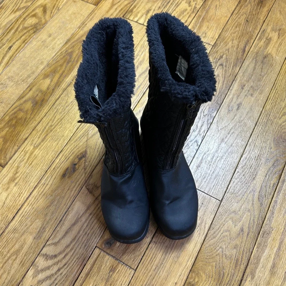Totes Jonie Black Quilted Faux Fur Trim Wedge Winter Boots Womens 7M